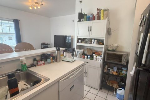 Condo in Miami Beach, Florida, 1 bedroom  № 1929483 - photo 14