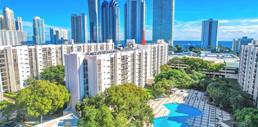 Condominio en Sunny Isles Beach, Florida, 1 dormitorio  № 1868144