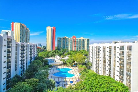Condominio en venta en Sunny Isles Beach, Florida, 1 dormitorio, 59.46 m2 № 1868144 - foto 18