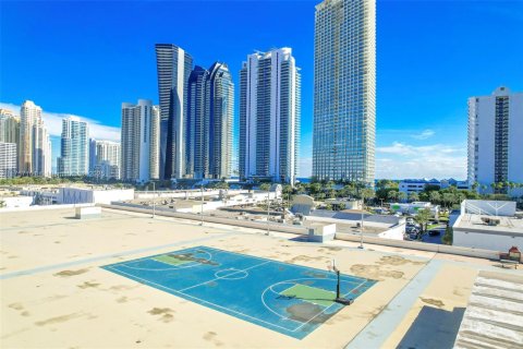 Condominio en venta en Sunny Isles Beach, Florida, 1 dormitorio, 59.46 m2 № 1868144 - foto 23