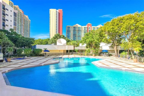 Condominio en venta en Sunny Isles Beach, Florida, 1 dormitorio, 59.46 m2 № 1868144 - foto 20