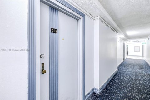 Condominio en venta en Sunny Isles Beach, Florida, 1 dormitorio, 59.46 m2 № 1868144 - foto 16