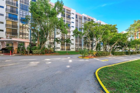 Condominio en venta en Sunny Isles Beach, Florida, 1 dormitorio, 59.46 m2 № 1868144 - foto 29