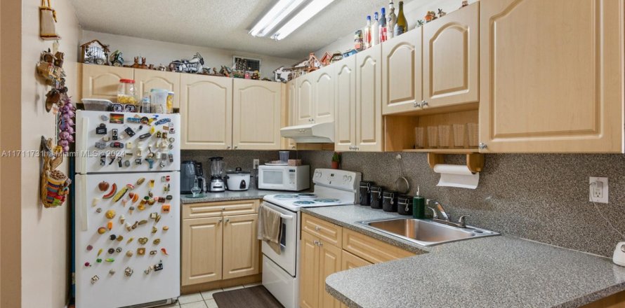 Condominio en North Miami Beach, Florida, 2 dormitorios  № 1463891
