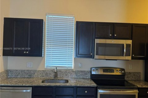 Propiedad comercial en alquiler en Miami, Florida, 1 dormitorio, 214.79 m2 № 2011794 - foto 8