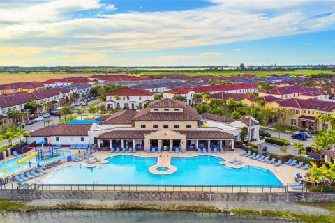 Propiedad comercial en alquiler en Miami, Florida, 1 dormitorio, 214.79 m2 № 2011794 - foto 11