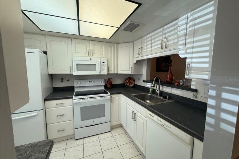 Condo in Clearwater, Florida, 2 bedrooms  № 1586033 - photo 17