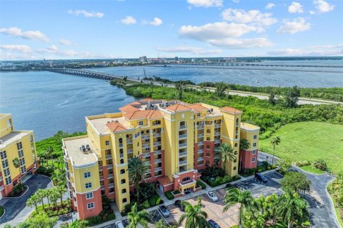 Copropriété à louer à Palmetto, Floride: 2 chambres, 157.56 m2 № 2108404 - photo 2