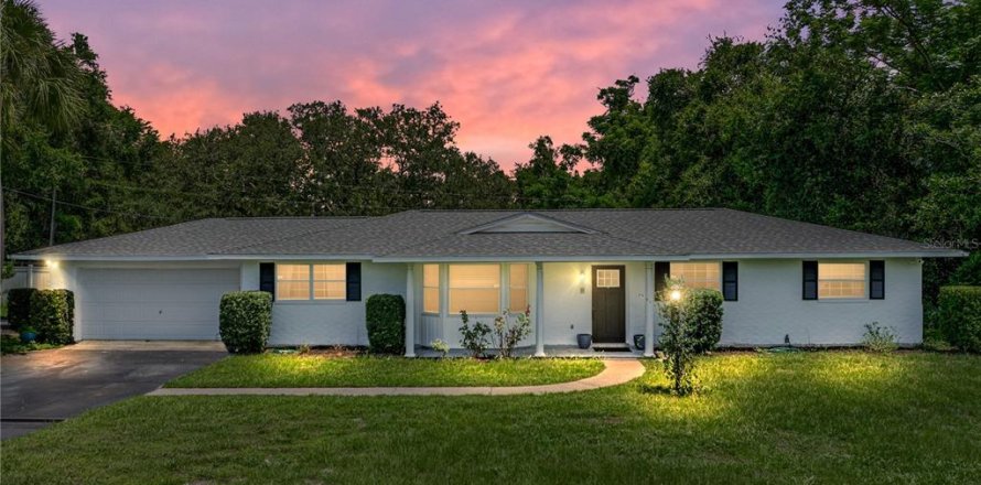 House in Fruitland Park, Florida 6 bedrooms, 251.86 sq.m. № 1831562