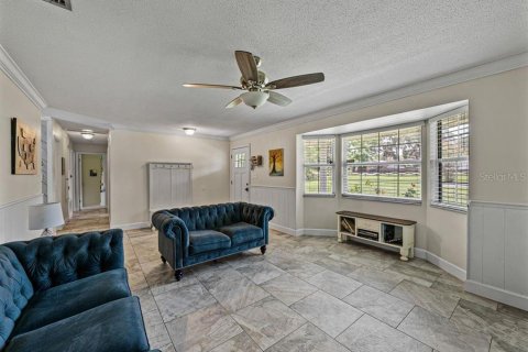 House in Fruitland Park, Florida 6 bedrooms, 251.86 sq.m. № 1831562 - photo 6