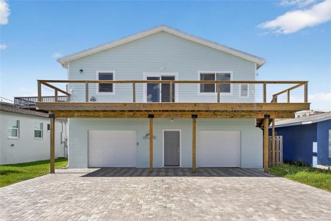 Casa en venta en Redington Shores, Florida, 3 dormitorios, 168.9 m2 № 1917283 - foto 1