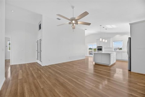 Casa en venta en Redington Shores, Florida, 3 dormitorios, 168.9 m2 № 1917283 - foto 14