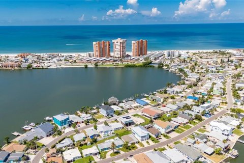 Casa en venta en Redington Shores, Florida, 3 dormitorios, 168.9 m2 № 1917283 - foto 5