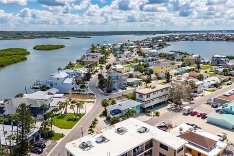 Casa en venta en Redington Shores, Florida, 3 dormitorios, 168.9 m2 № 1917283 - foto 7