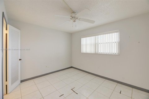 Condo in Sunrise, Florida, 2 bedrooms  № 2013814 - photo 14