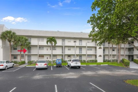 Condo in Sunrise, Florida, 2 bedrooms  № 2013814 - photo 2