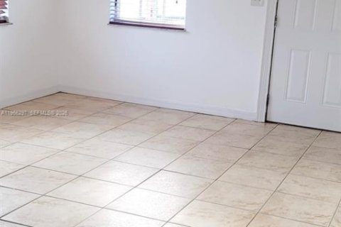 Villa ou maison à louer à Miami, Floride: 2 chambres, 99.41 m2 № 2028117 - photo 15