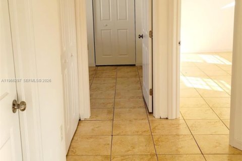 Villa ou maison à louer à Miami, Floride: 2 chambres, 99.41 m2 № 2028117 - photo 11