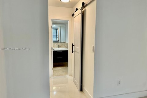 Copropriété à louer à Aventura, Floride: 2 chambres, 113.34 m2 № 1976977 - photo 11