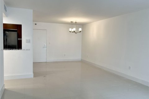 Copropriété à louer à Aventura, Floride: 2 chambres, 113.34 m2 № 1976977 - photo 2