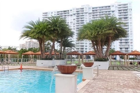 Copropriété à louer à Aventura, Floride: 2 chambres, 113.34 m2 № 1976977 - photo 17