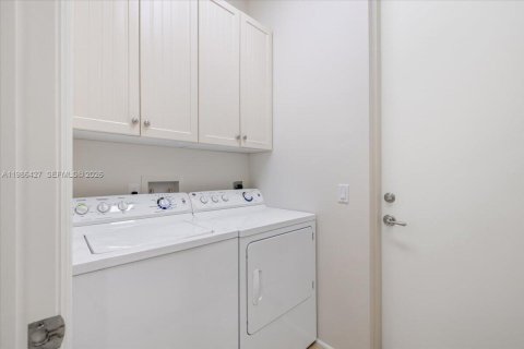 House in St. Lucie, Florida 3 bedrooms, 218.41 sq.m. № 2048869 - photo 22