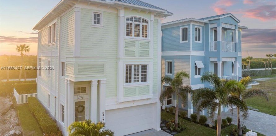 House in St. Lucie, Florida 3 bedrooms, 218.41 sq.m. № 2048869