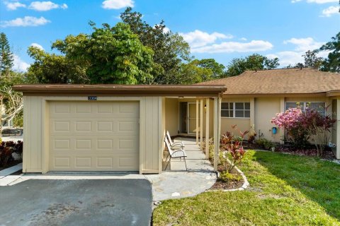 House in Sarasota, Florida 2 bedrooms, 112.6 sq.m. № 1915854 - photo 2