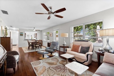 House in Sarasota, Florida 2 bedrooms, 112.6 sq.m. № 1915854 - photo 12