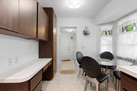 House in Sarasota, Florida 2 bedrooms, 112.6 sq.m. № 1915854 - photo 23
