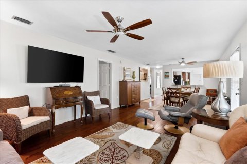 House in Sarasota, Florida 2 bedrooms, 112.6 sq.m. № 1915854 - photo 14