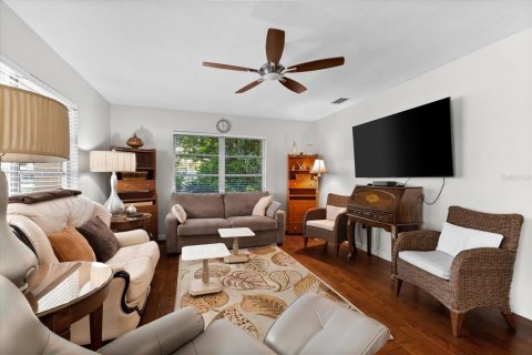 House in Sarasota, Florida 2 bedrooms, 112.6 sq.m. № 1915854 - photo 9