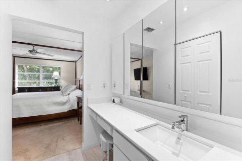 House in Sarasota, Florida 2 bedrooms, 112.6 sq.m. № 1915854 - photo 28