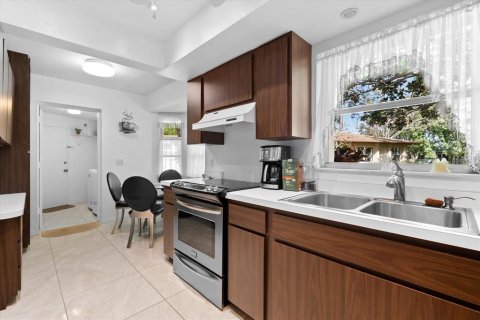 House in Sarasota, Florida 2 bedrooms, 112.6 sq.m. № 1915854 - photo 8