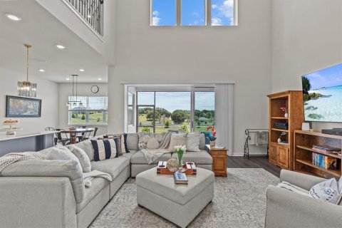 House in Winter Garden, Florida 5 bedrooms, 396.88 sq.m. № 1804113 - photo 21