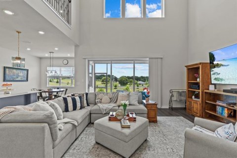 House in Winter Garden, Florida 5 bedrooms, 396.88 sq.m. № 1804113 - photo 20
