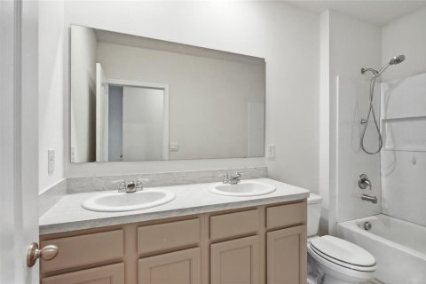 House in Saint Cloud, Florida 4 bedrooms, 204.76 sq.m. № 2289485 - photo 24