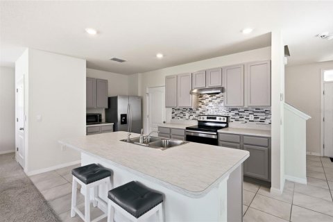 House in Saint Cloud, Florida 4 bedrooms, 204.76 sq.m. № 2289485 - photo 9