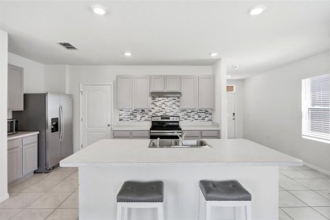 House in Saint Cloud, Florida 4 bedrooms, 204.76 sq.m. № 2289485 - photo 12