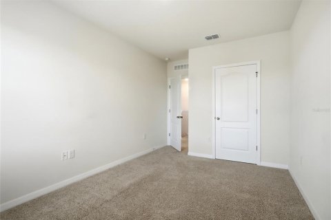 House in Saint Cloud, Florida 4 bedrooms, 204.76 sq.m. № 2289485 - photo 23