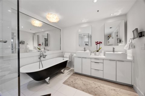 Condo in Miami, Florida, 2 bedrooms  № 1691373 - photo 15