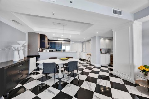 Condo in Miami, Florida, 2 bedrooms  № 1691373 - photo 5