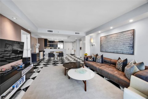 Condo in Miami, Florida, 2 bedrooms  № 1691373 - photo 10