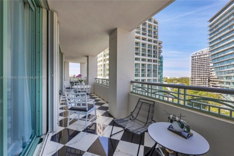 Condo in Miami, Florida, 2 bedrooms  № 1691373 - photo 1