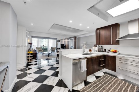 Condo in Miami, Florida, 2 bedrooms  № 1691373 - photo 2