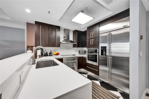 Condo in Miami, Florida, 2 bedrooms  № 1691373 - photo 4
