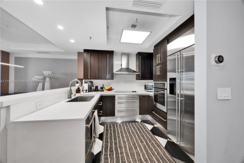 Condo in Miami, Florida, 2 bedrooms  № 1691373 - photo 3