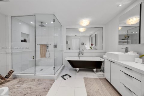 Condo in Miami, Florida, 2 bedrooms  № 1691373 - photo 14