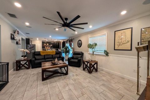 Casa en venta en Weeki Wachee, Florida, 4 dormitorios, 272.02 m2 № 2215444 - foto 8