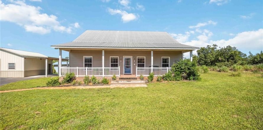 House in Sebring, Florida 3 bedrooms, 219.25 sq.m. № 2296276